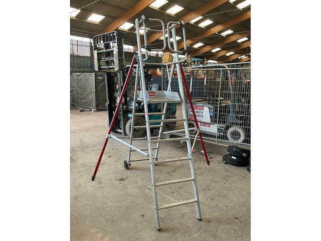 Altrex platformladder - afbeelding 1 van  2