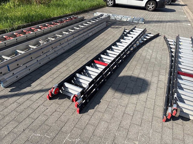 Altrex schuifladder - afbeelding 1 van  4