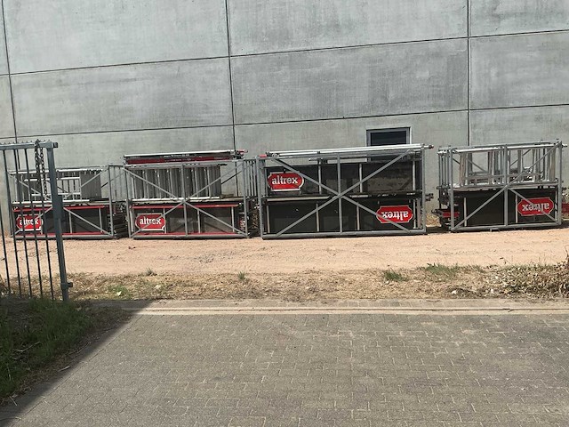 Altrex serie 5000 aluminium rolsteigers in transtportframes - afbeelding 1 van  38