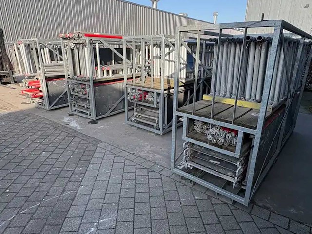 Altrex serie 5000 aluminium rolsteigers in transtportframes - afbeelding 24 van  38