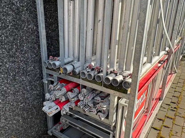 Altrex serie 5000 aluminium rolsteigers in transtportframes - afbeelding 30 van  38