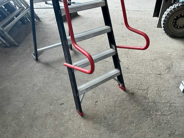 Altrex taurus trapladder - afbeelding 2 van  6