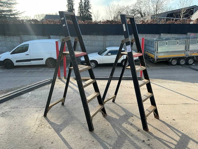 Altrex trapladder (2x) - afbeelding 1 van  4