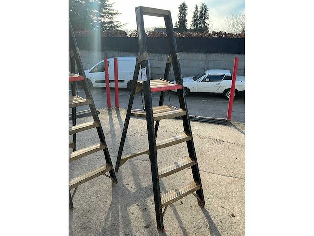 Altrex trapladder (2x) - afbeelding 3 van  4