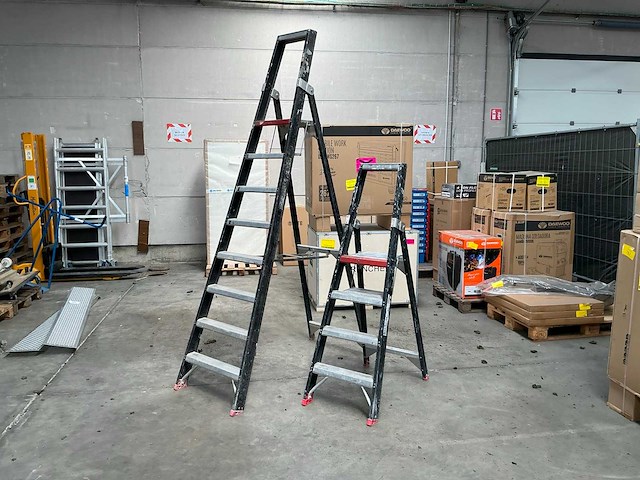 Altrex trapladders (2x) - afbeelding 1 van  4