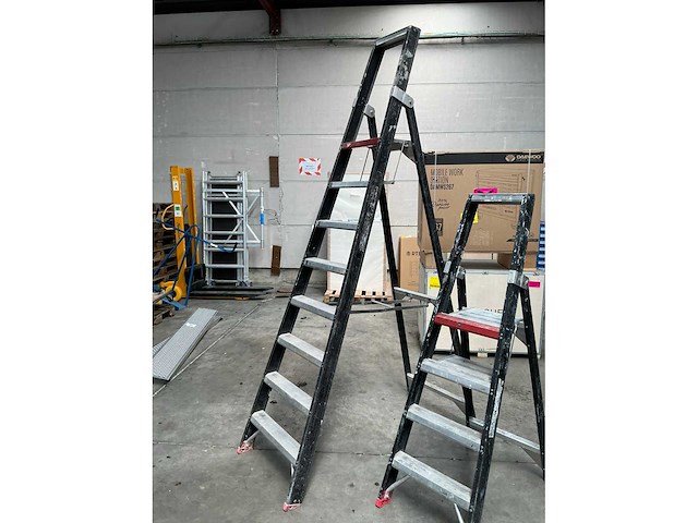 Altrex trapladders (2x) - afbeelding 3 van  4