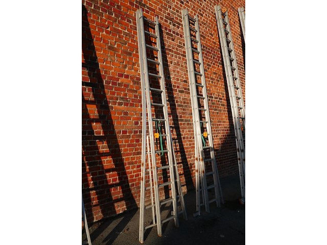 Alu dubbele opsteekladder petry 1 stuk - afbeelding 1 van  6