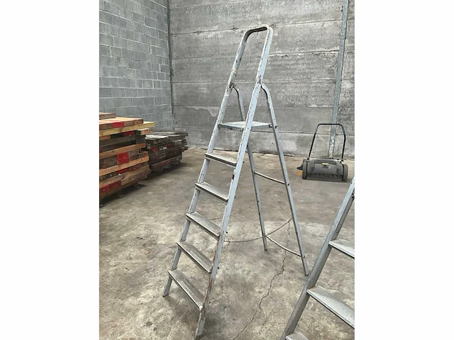 Alu opklapbare trapladder - afbeelding 1 van  4