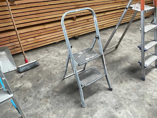 Alu opklapbare trapladder - afbeelding 1 van  2