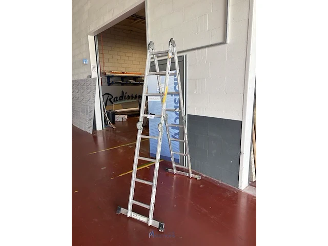 Alu plooiladder - afbeelding 1 van  4