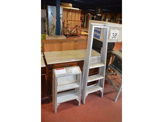 Alu trapladder 3 treden, alu plooiladder 2x2 treden - afbeelding 1 van  6