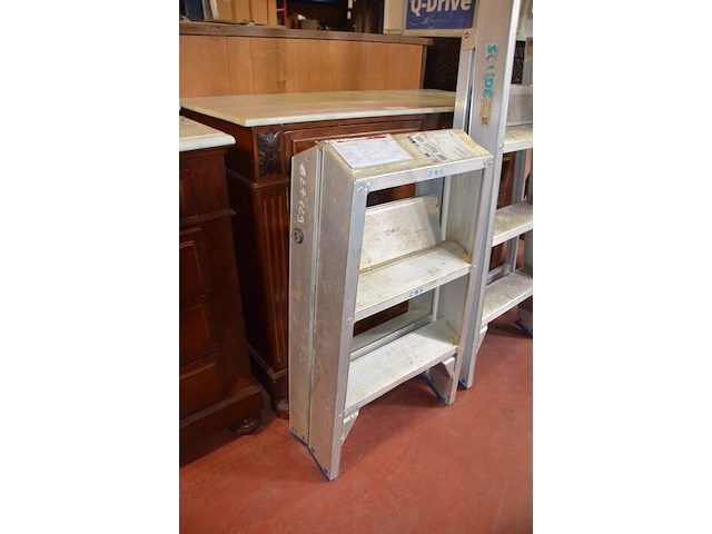 Alu trapladder 3 treden, alu plooiladder 2x2 treden - afbeelding 2 van  6