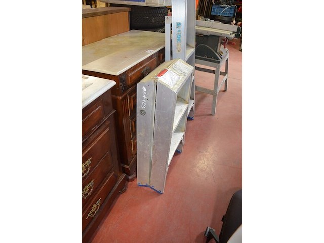 Alu trapladder 3 treden, alu plooiladder 2x2 treden - afbeelding 3 van  6