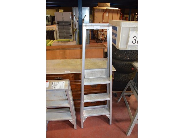 Alu trapladder 3 treden, alu plooiladder 2x2 treden - afbeelding 4 van  6