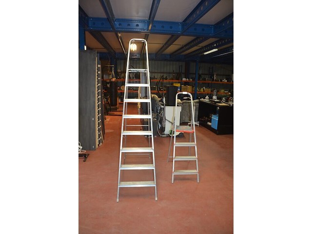Alu trapladder 3 treden, alu trapladder 7 treden - afbeelding 1 van  5