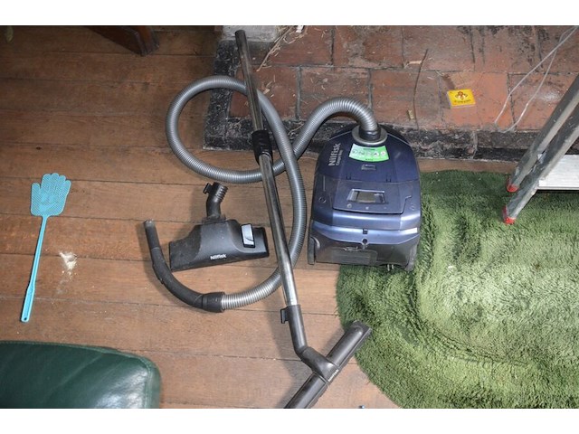 Alu trapladder 8 treden, sledestofzuiger nilfisk coupe neo, flatscreen tv samsung b2230hd - afbeelding 5 van  10