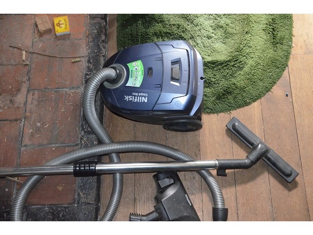 Alu trapladder 8 treden, sledestofzuiger nilfisk coupe neo, flatscreen tv samsung b2230hd - afbeelding 6 van  10