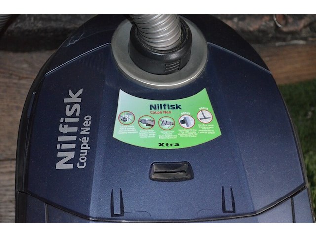 Alu trapladder 8 treden, sledestofzuiger nilfisk coupe neo, flatscreen tv samsung b2230hd - afbeelding 7 van  10
