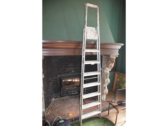 Alu trapladder 8 treden, sledestofzuiger nilfisk coupe neo, flatscreen tv samsung b2230hd - afbeelding 8 van  10
