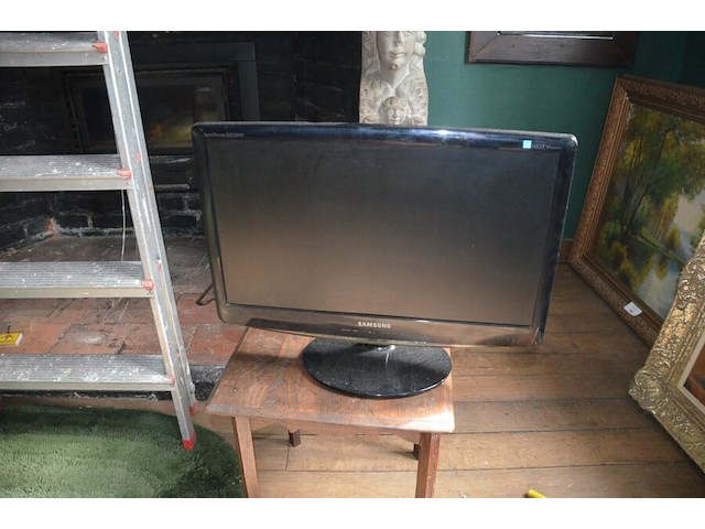 Alu trapladder 8 treden, sledestofzuiger nilfisk coupe neo, flatscreen tv samsung b2230hd - afbeelding 10 van  10