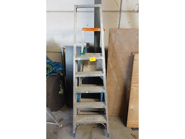 Alu trapladder ernst + petry - afbeelding 1 van  4