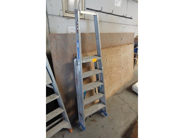 Alu trapladder ernst + petry - afbeelding 3 van  4