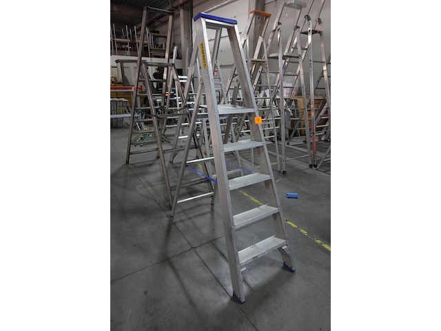 Alu trapladder solide - afbeelding 1 van  3