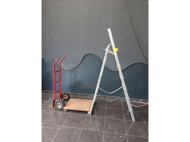 Alu trapladder + steekwagen - afbeelding 1 van  3