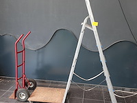 Alu trapladder + steekwagen - afbeelding 1 van  3