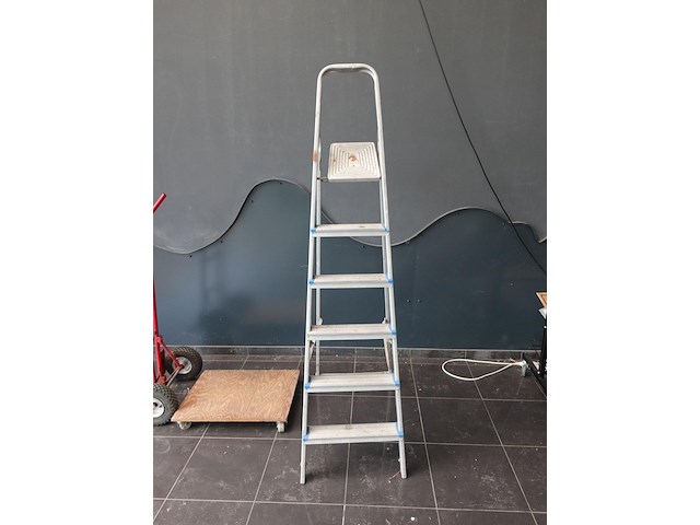 Alu trapladder + steekwagen - afbeelding 2 van  3