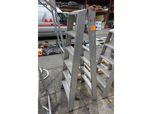 Alu trapladder - afbeelding 1 van  2