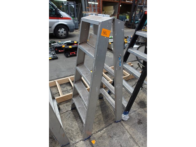 Alu trapladder - afbeelding 1 van  2
