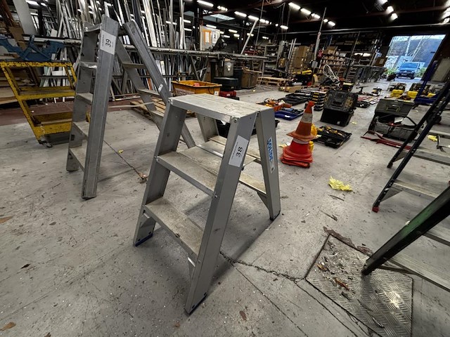 Alu trapladder - afbeelding 1 van  3