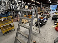 Alu trapladder - afbeelding 1 van  2