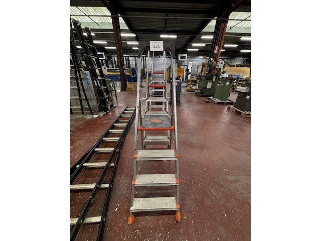 Alu trapladder - afbeelding 1 van  3