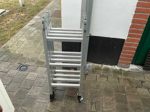 Alu vouwladder - afbeelding 1 van  2