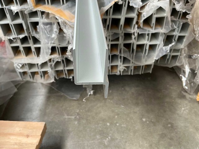 Aluminium afwerkingsprofiel (105x) - afbeelding 1 van  6