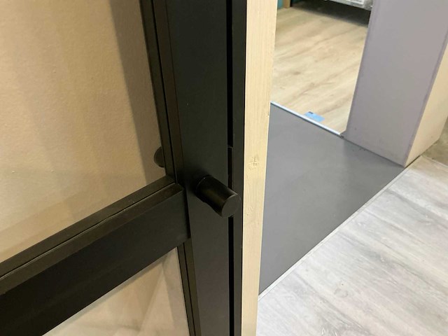 Aluminium deur rechts - afbeelding 3 van  4