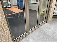 Aluminium draai/kiepraam met rolluik - afbeelding 3 van  4