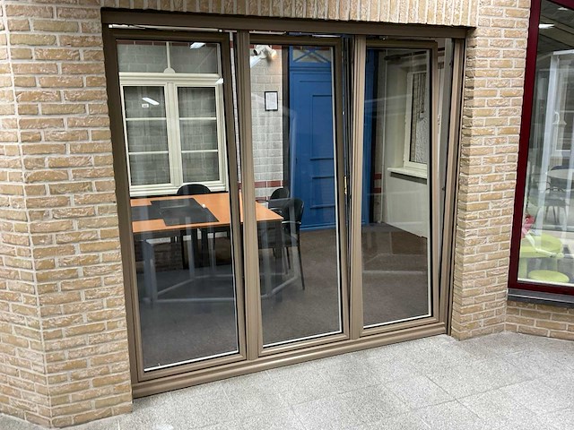 Aluminium draai/kiepraam met rolluik - afbeelding 2 van  8