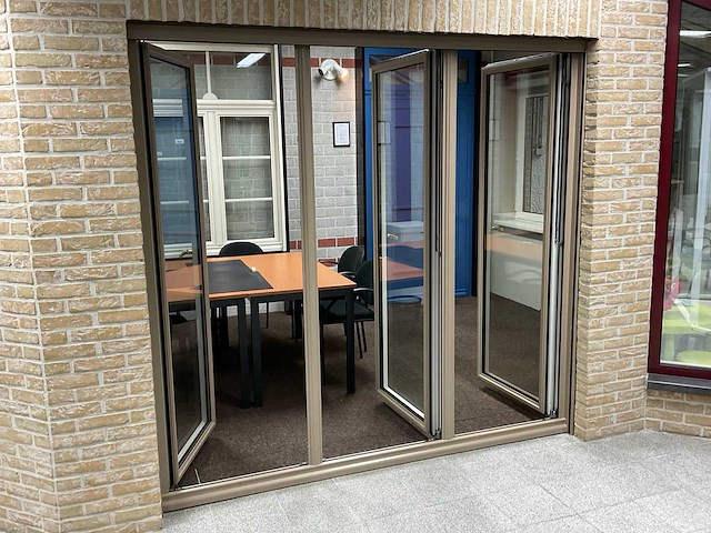 Aluminium draai/kiepraam met rolluik - afbeelding 3 van  8