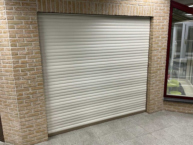 Aluminium draai/kiepraam met rolluik - afbeelding 7 van  8