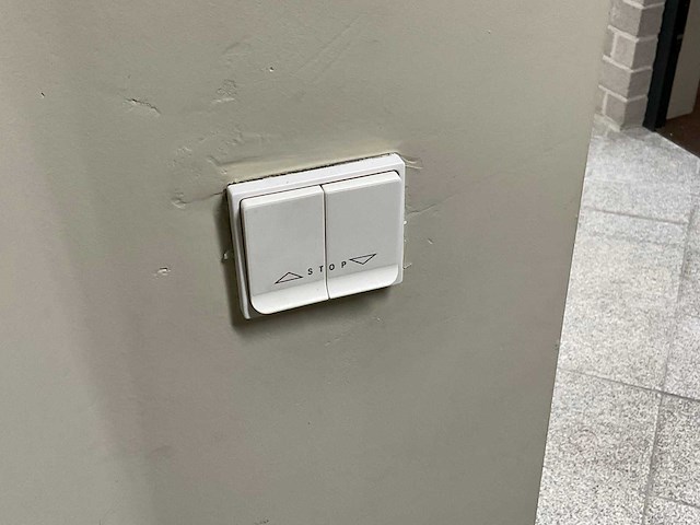 Aluminium draai/kiepraam met rolluik - afbeelding 8 van  8