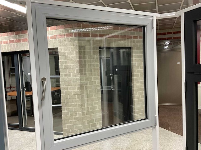 Aluminium draai/kiepraam - afbeelding 2 van  2