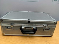 Aluminium gereedschap of opslagkoffer vol kabel-/connectorkits met d-sub mini-connectoren - afbeelding 9 van  9