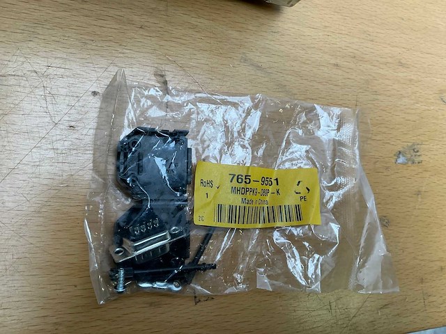 Aluminium gereedschap of opslagkoffer vol kabel-/connectorkits met d-sub mini-connectoren - afbeelding 1 van  9