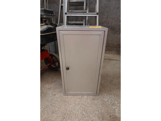 Aluminium kastje met slot h.55cm - b.30cm - d.20 cm - afbeelding 1 van  3