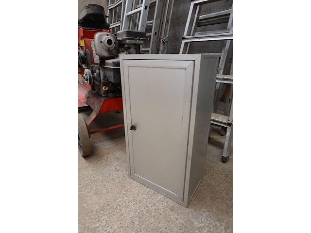 Aluminium kastje met slot h.55cm - b.30cm - d.20 cm - afbeelding 2 van  3