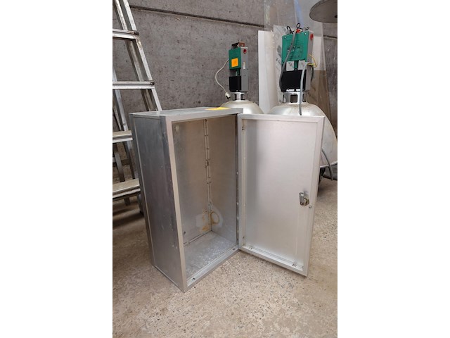 Aluminium kastje met slot h.55cm - b.30cm - d.20 cm - afbeelding 3 van  3