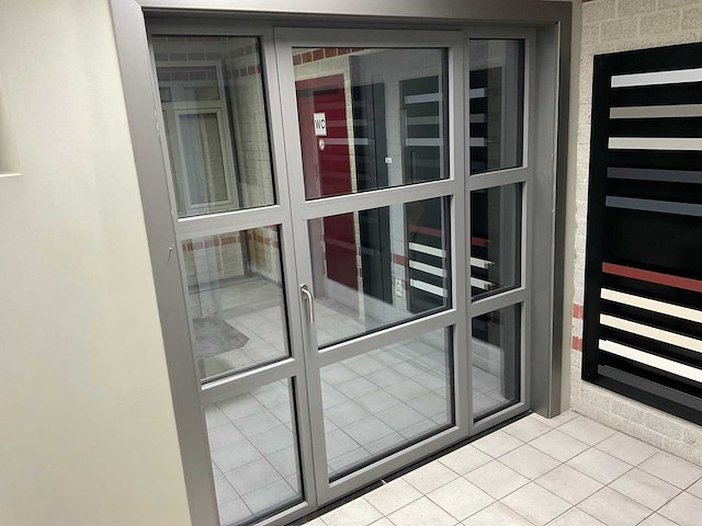 Aluminium kozijn met screen - afbeelding 1 van  9